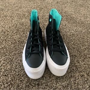 double platformed converse!! barely worn!! women’s size 6.5